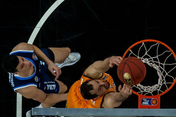 在进攻端进 在进攻端进